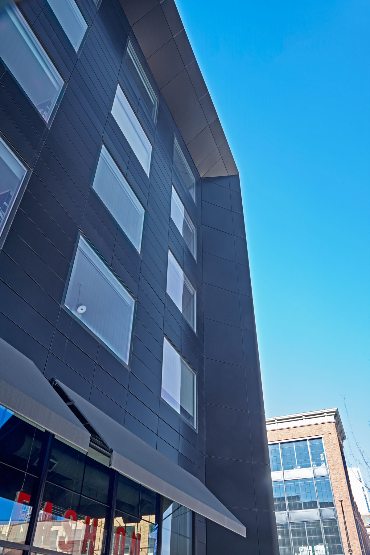 Radison RED Hotel, Minneapolis, Alucobond Plus Focus Black, ESG Architecture Design, Atomic Sheet Metal, Ryan Companies US, Bergerson Photography