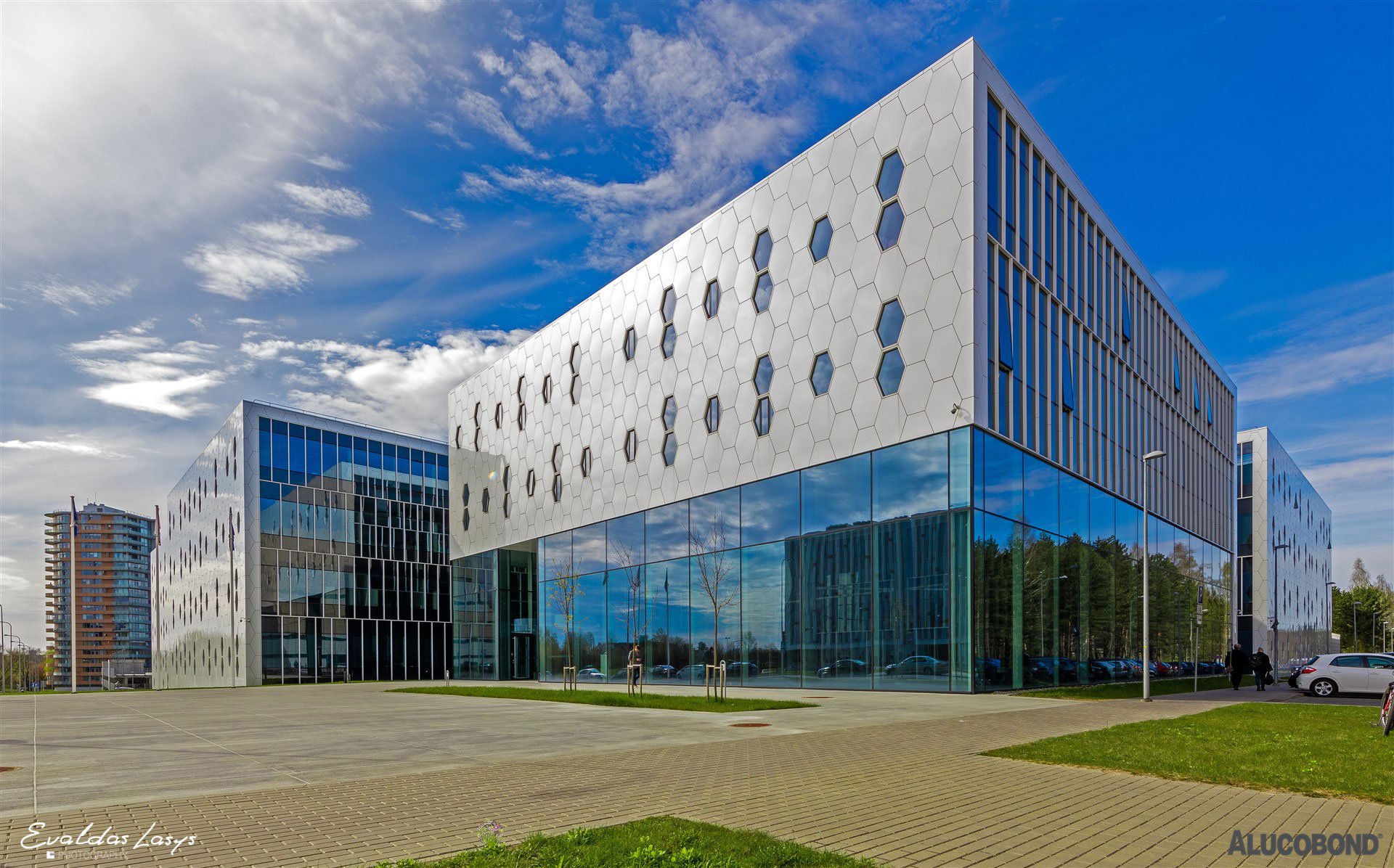 National Centre of Physical and Technological Sciences, University of Lithuania, AKG Architects, Alucobond PLUS Sparkling White Silver, Evaldas Lasys Photography