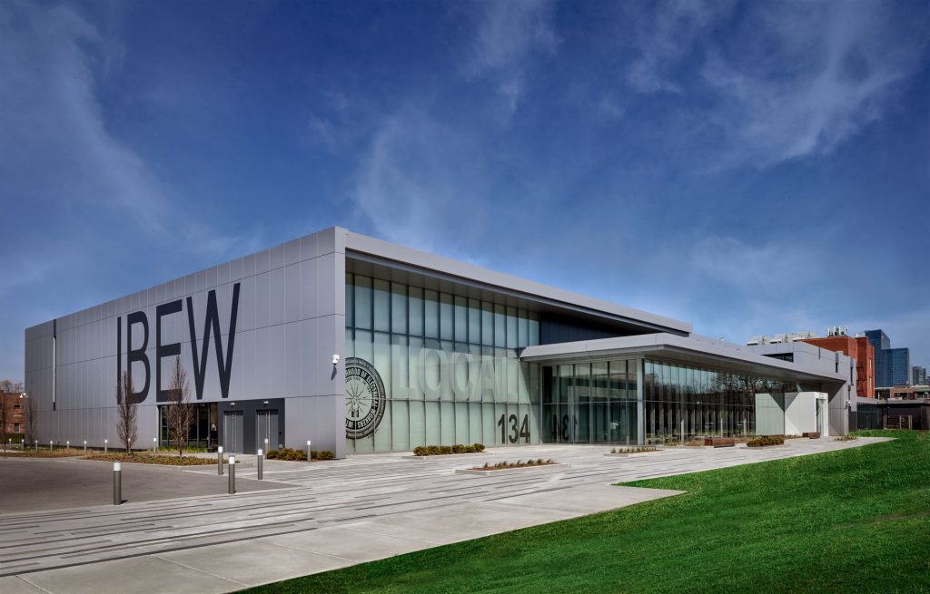 IBEW Local 134 Headquarters, Wight Company, Sobotec, Architectural Panel Systems, Alucobond PLUS, Photography Paul Schlismann
